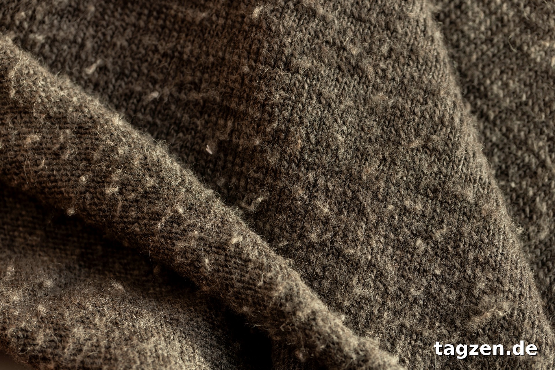 Wollpullover mit Fusseln und Knötchen (Pilling) – Tipps zur Entfernung